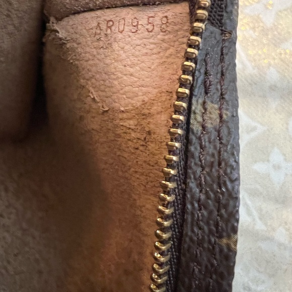 SOLD Louis Vuitton Crossbody Pochette Bag ❤️ - Picture 4 of 9